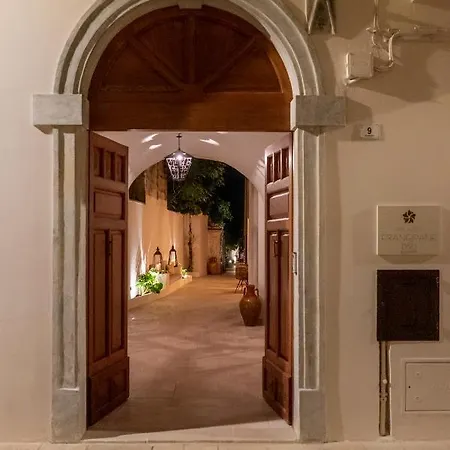 Palazzo Frangipane Bed and Breakfast