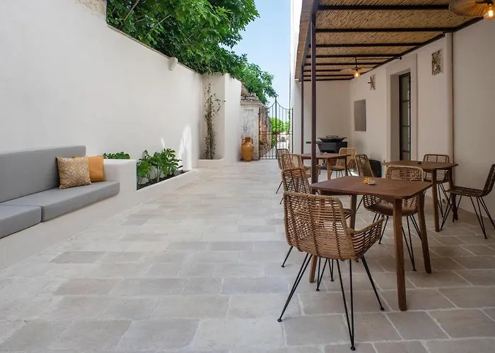 Palazzo Frangipane Bed & Breakfast Salve